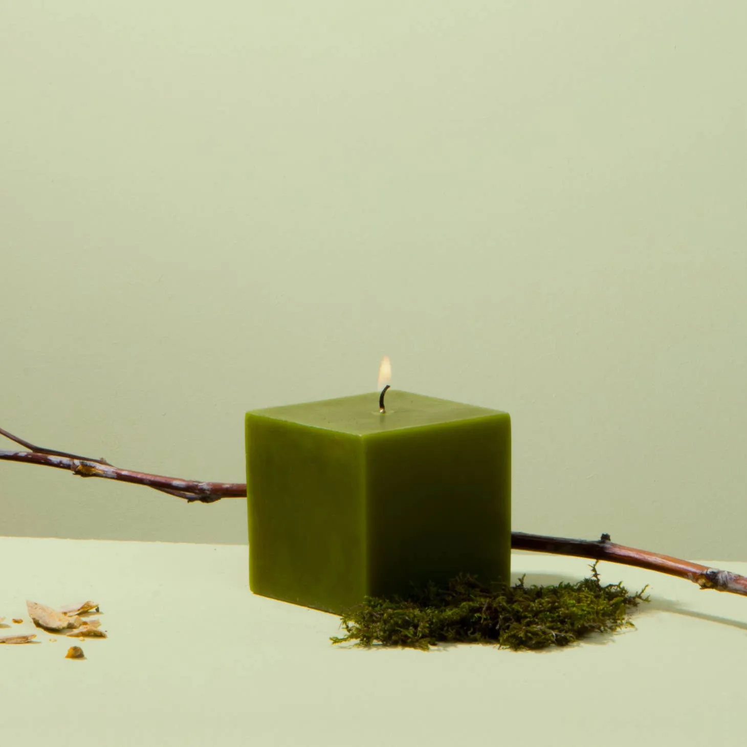 Earth Elements Candle Cedarwood   Moss Scent
